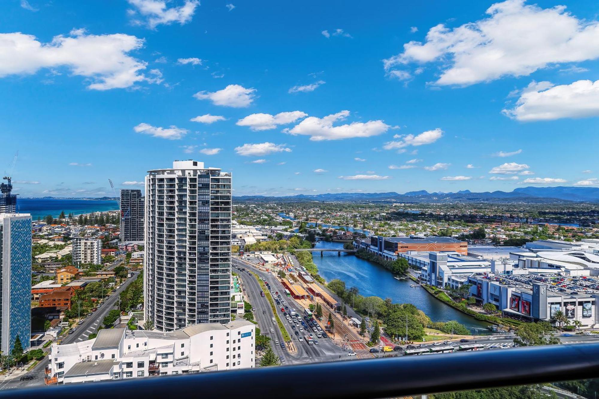 Broadbeach Oceanview Level 26 With Carpark - 4 Mins Walk To The Apartment